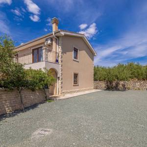 LINARDIĆI, OTOK KRK - Autentična vila s bazenom, pogledom na more i potpunom privatnošću