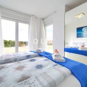 LINARDIĆI, OTOK KRK - Stan sa bazenom i pogledom na more