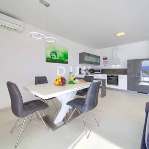 LINARDIĆI, OTOK KRK - Stan sa bazenom i pogledom na more