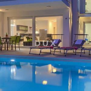 LINARDIĆI, OTOK KRK - Stan sa bazenom i pogledom na more