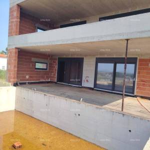 Ližnjan, Na prodaju fantastičan stan u prizemlju s bazenom