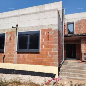 Ližnjan, Na prodaju fantastičan stan u prizemlju s bazenom