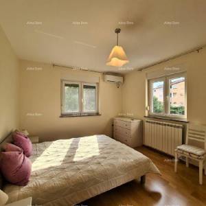 Ližnjan u prodaji  jedna velika i jedna mala kuća.