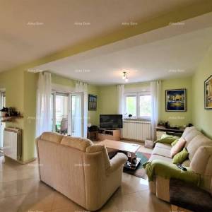 Ližnjan u prodaji  jedna velika i jedna mala kuća.