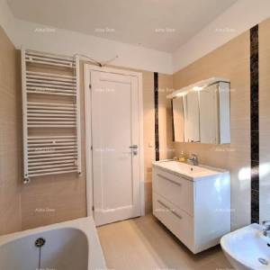 Ližnjan u prodaji  jedna velika i jedna mala kuća.