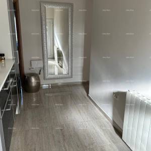 Ližnjan, uređena I kompletno namještena kuća sa garažom i konobom