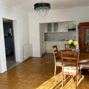 Ližnjan, uređena I kompletno namještena kuća sa garažom i konobom