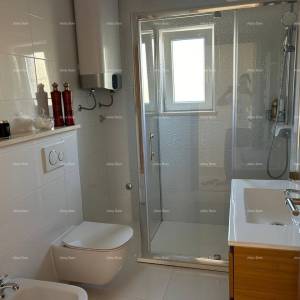 Ližnjan, uređena I kompletno namještena kuća sa garažom i konobom