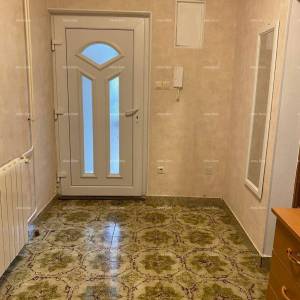 Ližnjan, uređena I kompletno namještena kuća sa garažom i konobom