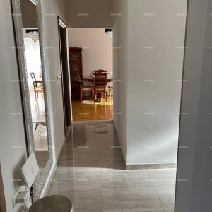 Ližnjan, uređena I kompletno namještena kuća sa garažom i konobom