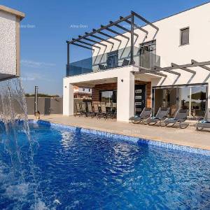 Loborika Vila s bazenom!