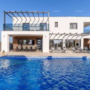 Loborika Vila s bazenom!