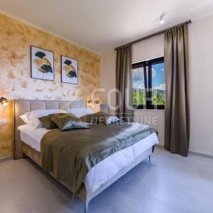 Lovran, moderna vila s unutarnjim bazenom i prekrasnim pogledom