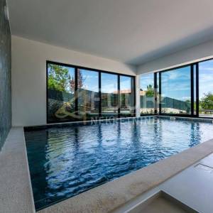 Lovran, moderna vila s unutarnjim bazenom i prekrasnim pogledom