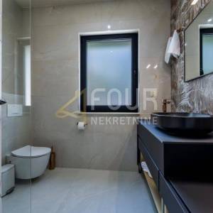 Lovran, moderna vila s unutarnjim bazenom i prekrasnim pogledom