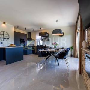 Lovran, moderna vila s unutarnjim bazenom i prekrasnim pogledom