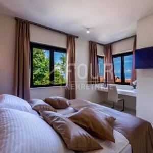 Lovran, moderna vila s unutarnjim bazenom i prekrasnim pogledom