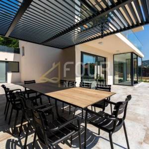 Lovran, moderna vila s unutarnjim bazenom i prekrasnim pogledom