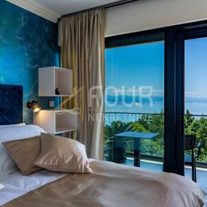 Lovran, moderna vila s unutarnjim bazenom i prekrasnim pogledom