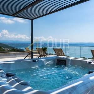 Lovran, moderna vila s unutarnjim bazenom i prekrasnim pogledom