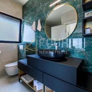 Lovran, moderna vila s unutarnjim bazenom i prekrasnim pogledom