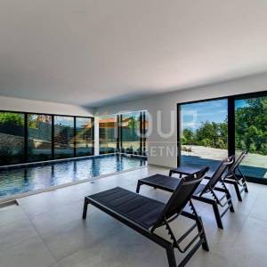 Lovran, moderna vila s unutarnjim bazenom i prekrasnim pogledom