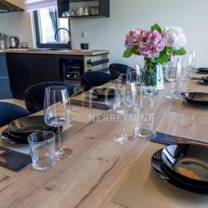 Lovran, moderna vila s unutarnjim bazenom i prekrasnim pogledom