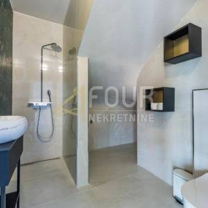 Lovran, moderna vila s unutarnjim bazenom i prekrasnim pogledom