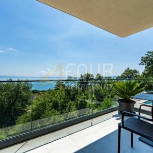 Lovran, moderna vila s unutarnjim bazenom i prekrasnim pogledom