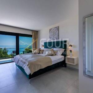 Lovran, moderna vila s unutarnjim bazenom i prekrasnim pogledom