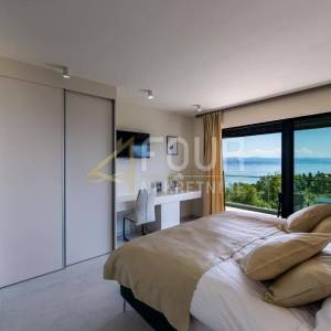 Lovran, moderna vila s unutarnjim bazenom i prekrasnim pogledom