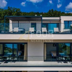 Lovran, moderna vila s unutarnjim bazenom i prekrasnim pogledom