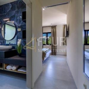 Lovran, moderna vila s unutarnjim bazenom i prekrasnim pogledom