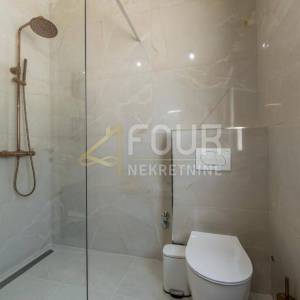 Lovran, moderna vila s unutarnjim bazenom i prekrasnim pogledom