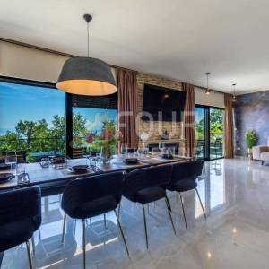 Lovran, moderna vila s unutarnjim bazenom i prekrasnim pogledom