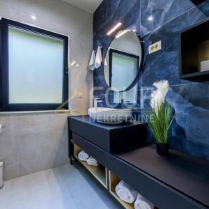 Lovran, moderna vila s unutarnjim bazenom i prekrasnim pogledom