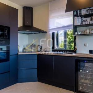 Lovran, moderna vila s unutarnjim bazenom i prekrasnim pogledom