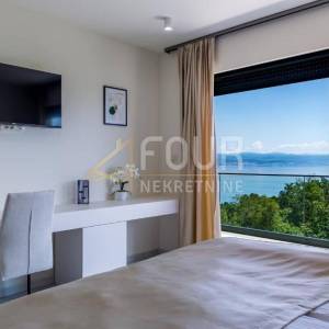 Lovran, moderna vila s unutarnjim bazenom i prekrasnim pogledom