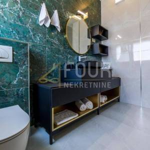 Lovran, moderna vila s unutarnjim bazenom i prekrasnim pogledom