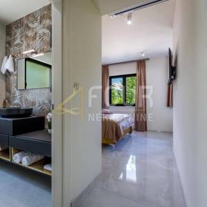 Lovran, moderna vila s unutarnjim bazenom i prekrasnim pogledom