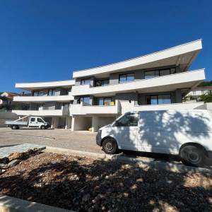 LOVRAN – Prostran luksuzni apartman s velikom terasom i 3 spavaće sobe, 350 m od mora