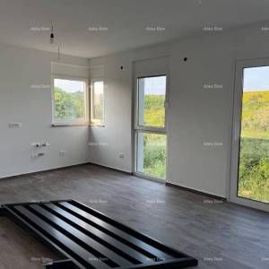 Luksuzan dvoetažni stan s pogledom na more i prostranom terasom u Zambratiji