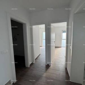 Luksuzan dvoetažni stan s pogledom na more i prostranom terasom u Zambratiji