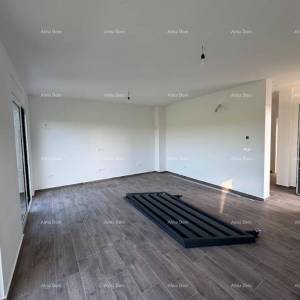 Luksuzan dvoetažni stan s pogledom na more i prostranom terasom u Zambratiji