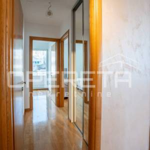 Luksuzan dvosoban stan s panoramskim pogledom na more na Žnjanu