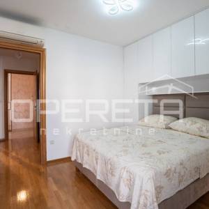 Luksuzan dvosoban stan s panoramskim pogledom na more na Žnjanu