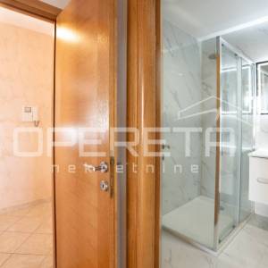 Luksuzan dvosoban stan s panoramskim pogledom na more na Žnjanu