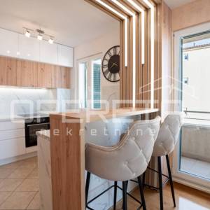 Luksuzan dvosoban stan s panoramskim pogledom na more na Žnjanu