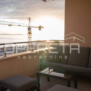 Luksuzan dvosoban stan s panoramskim pogledom na more na Žnjanu