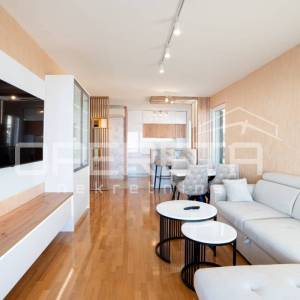 Luksuzan dvosoban stan s panoramskim pogledom na more na Žnjanu